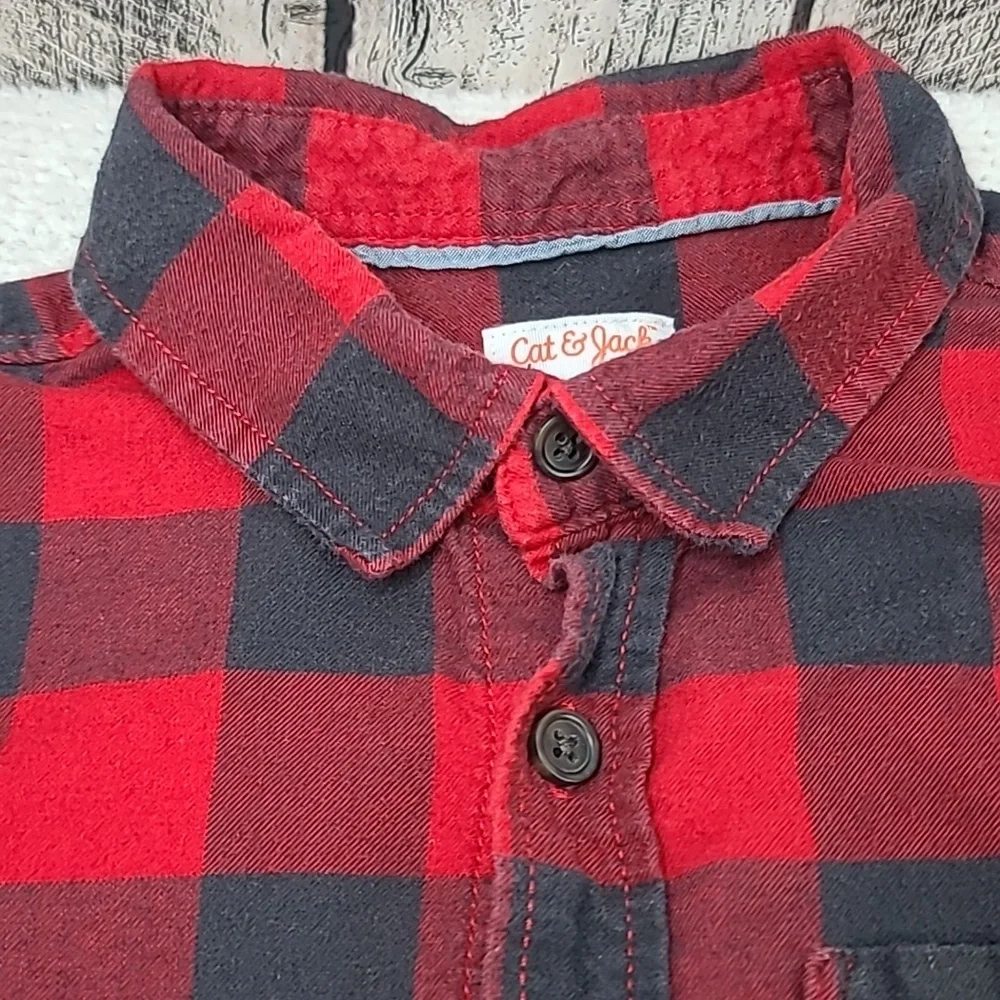 Cat & Jack Boys' Long Sleeve Flannel Button-Down Shirt in Red/Black Size XL/16